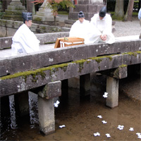 夏越の大祓（なごしのおおはらえ）［ 茅の輪くぐり］