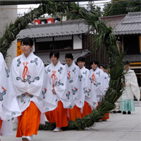 夏越の大祓（なごしのおおはらえ）［ 茅の輪くぐり］