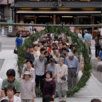 夏越の大祓（なごしのおおはらえ）［ 茅の輪くぐり］